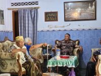 Struktural SMK Muh 2 jatinom Silaturahmi Idul Fitri di sesepuh SMK Muh 2 jatinom