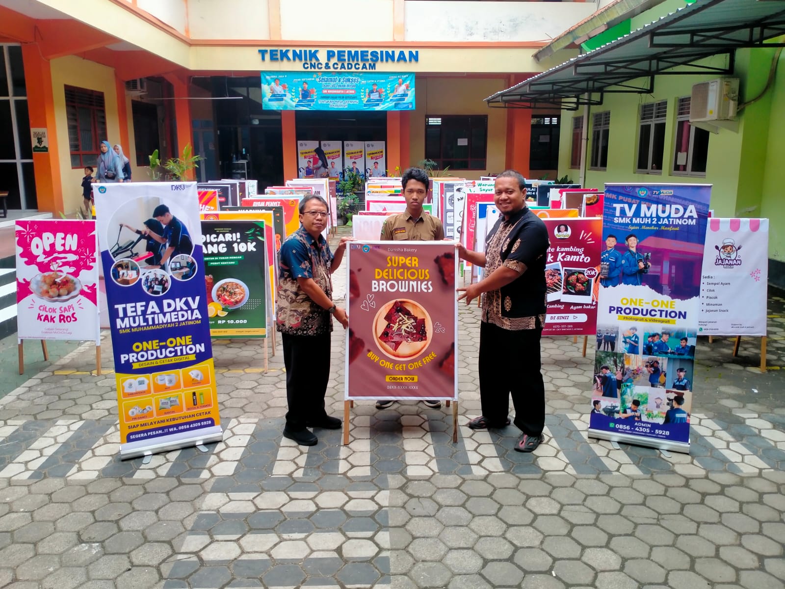 DKV SMK MUH 2 JATINOM KEMBALI BUAT GEBRAKAN DI UJI KOMPETENSI SEMESTER AKHIR, SETIAP SISWA BRANDING UMKM